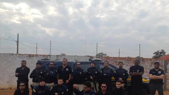 Polícia Civil e PRF cumprem 5 mandados em operação de combate ao