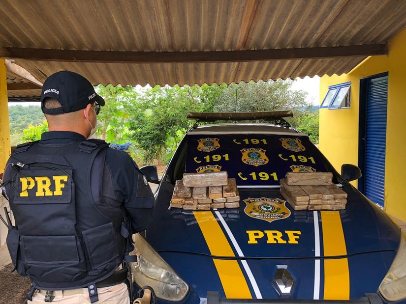 Prf Intercepta Jovem Quilos De Maconha Dentro De Nibus Na Br