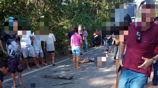 Acidente entre 3 veículos deixa 4 pessoas mortas na estrada de Chapada