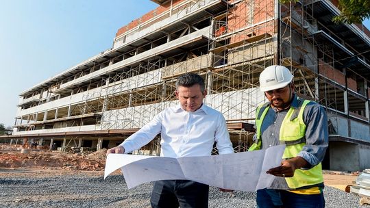 Governador vistoria obra do Hospital Central que está 65 concluída