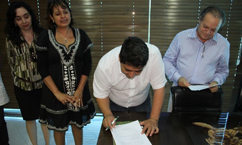 Prefeito se comprometeu a viabilizar reivindica&ccedil;&otilde;es dos assistentes sociais