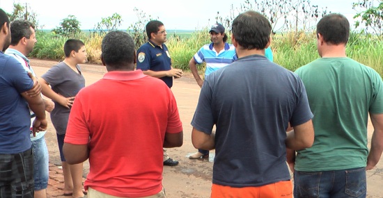 Patrulheiros est&atilde;o orientando motoristas e pedem paci&ecirc;ncia enquanto perdurar o problema