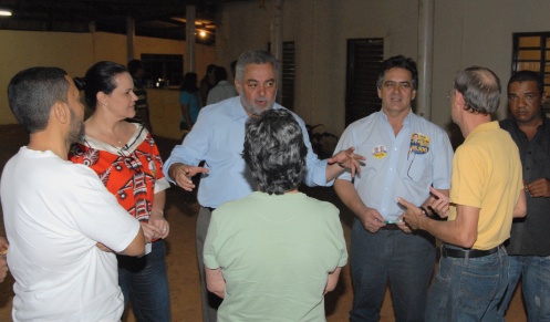 Percival conversou com representantes da comunidade e prometeu apoiar reivindica&ccedil;&otilde;es