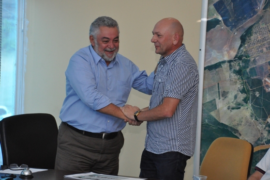 O prefeito Percvial Muniz e o empres&aacute;rio Luciano Hang, da Havan, durante coletiva qua anunciou a constru&ccedil;&atilde;o de uma loja da rede em Rondon&oacute;polis - Foto Marcos Magalh&atilde;es/GazetaMT