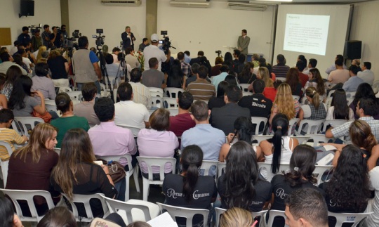 Maior parte da plat&eacute;ia era formada por jornaistas e apoiadores dos candidatos
