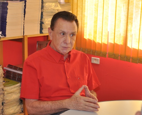Ex-prefeito de Rondon&oacute;polis por duas vezes, Bezerra pediu uni&atilde;o para superar problemas (Foto: Marcos Magalh&atilde;es)