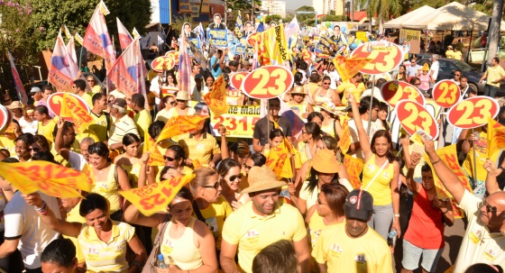 N&uacute;mero de manifestantes surpreendeu organizadores; caminhada come&ccedil;ou na Pra&ccedil;a Brasil