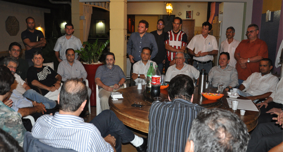 Reuni&atilde;o realizada na casa de Percival Muniz formalizou convite &agrave; Rog&eacute;rio Salles (Foto: Marcos Magalh&atilde;es)