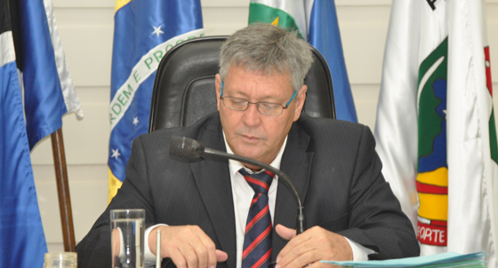 O presidente da C&acirc;mara, H&eacute;lio Pichioni, prepara Projeto de Resolu&ccedil;&atilde;o da CEI