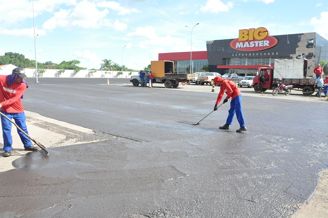Hipermercado recebe novo asfalto - Foto: Marcos Magalhães/GazetaMT