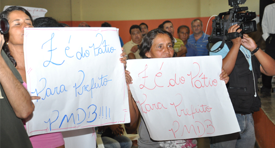 Grupo levou cartazes pedindo candidatura de Jos&eacute; Carlos do P&aacute;tio