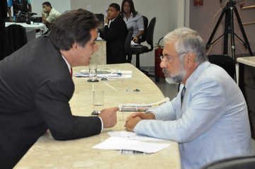 Mutum e Zaher: oposi&ccedil;&atilde;o dura