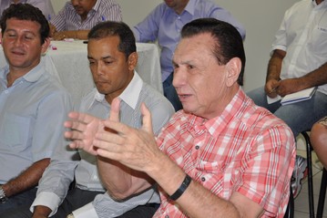 Deputado Federal, Carlos Bezerra (PMDB), que coordenou o encontro