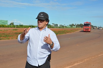 Vereador Milton Mutum em visita &agrave;s obras nesta segunda