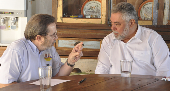 Rog&eacute;rio Salles (PSDB) com Percival Muniz (PPS) durante coletiva de imprensa - Foto: Marcos Magalh&atilde;es