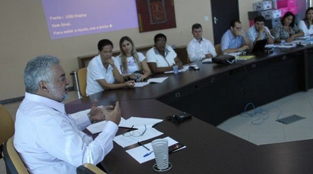 Percival Muniz lamentou os cortes exigidos pela lei, mas disse que houve avan&ccedil;os em negocia&ccedil;&otilde;es com servidores