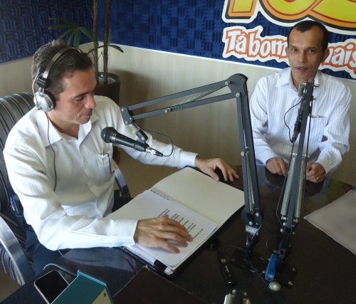 Agnelo Corbelino e Eduardo Ramos durante a entrevista concedida por telefone pelo deputado