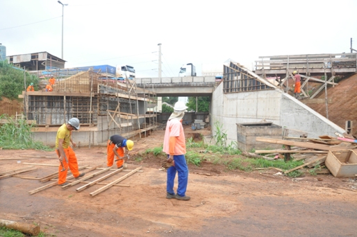 A travessia subterr&acirc;nea ligando a Vila Mamed com o bairro Boa Esperan&ccedil;a &eacute; uma das obras paralisadas na cidade - Foto Marcos Magalh&atilde;es/GazetaMT