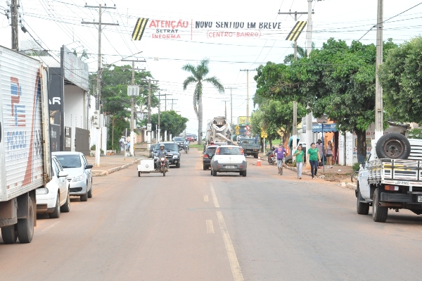 A avenida Fernando Correia passa por adequa&ccedil;&otilde;es e passar&aacute; a ser m&atilde;o &uacute;nica pelso pr&oacute;ximos dias - Foto Marcos Magalh&atilde;es/GazetaMT