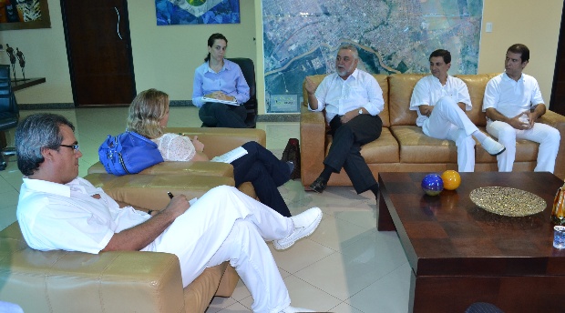 Reuni&atilde;o na Prefeitura contou com representantes dos dentistas dos PSFs