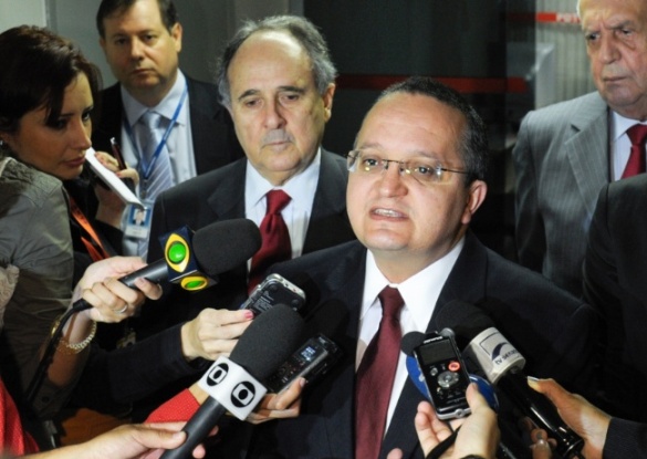 Os senadores chegam ao Aeroporto Marinho Franco por volta das 9 horas e v&atilde;o direto para a Secretaria Municipal de Educa&ccedil;&atilde;o, onde palestrar&atilde;o para profissionais da educa&ccedil;&atilde;o - Foto Senado