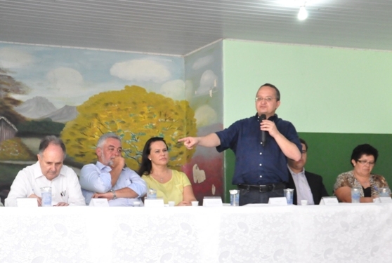 Os senadores estiveram na cidade no &uacute;litmo s&aacute;bado,2, a participaram de agenda p&uacute;blica na escola Sgrado Cora&ccedil;&atilde;o de Jesus - Foto Marcos Magalh&atilde;es/GazetaMT