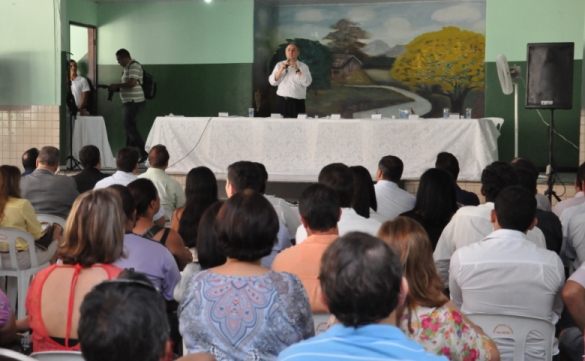 Cristovam Buarque veio &agrave; cidade &aacute; convite do prefeito Percival Muniz (PPS) -  Foto Marcos Magalh&atilde;es/GazetaMT