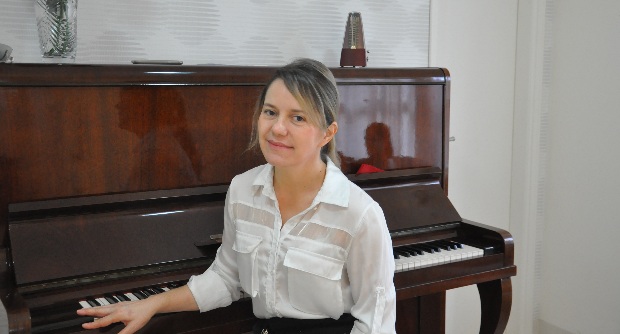 Marthinha ensina a tocar piano há dez anos em Rondonópolis  Foto: Deivid Rodrigues/GazetaMT