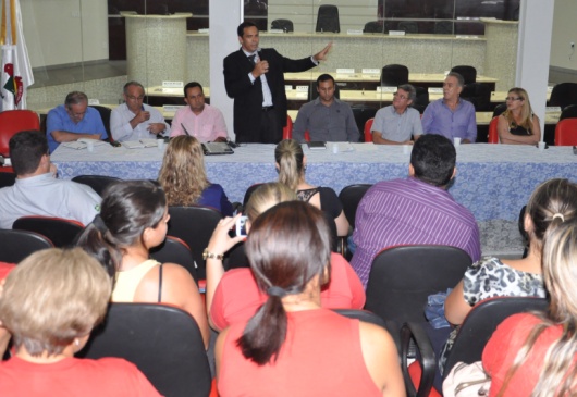 "Pressa &eacute; para discutir e elaborar boa proposta, n&atilde;o para votar", disse Cadid&eacute;