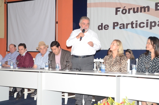 'N&oacute;s temos que agradecer e pedir mais, por que o servi&ccedil;o social em Rondon&oacute;polis a cada dia se amplia mais', disse o prefeito Percival Muniz, ao receber carros para a Assist&ecirc;ncia Social 