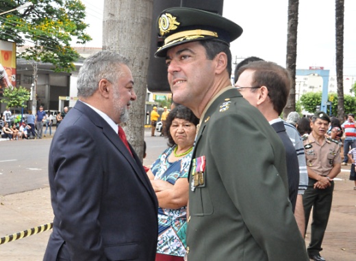 O prefeito Percival Muniz, e o comandante do 18&ordm;GAC, Halley de Farias, destacaram o sentimento c&iacute;vico.