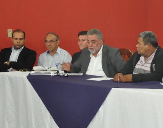 Percival pediu paci&ecirc;ncia e disse que o munic&iacute;pio &eacute; v&iacute;tima de 'safra de empreiteiros ruins'