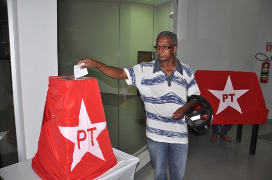 'Eu voto com gosto, pois sei que essa &eacute; a minha parte para ajudar', afirmou o motorista Domingo Luiz de Souza - Foto Denilson Paredes/GazetaMT