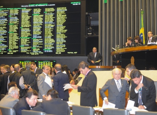 Mudan&ccedil;a de opini&atilde;o dos parlamentares foi causada pela forte rea&ccedil;&atilde;o popular