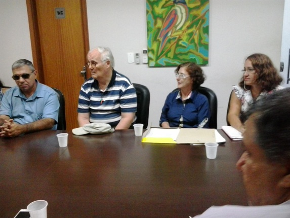 'Viemos pedir que aos senhores vereadores o apoio para conseguirmos definir novos valores para as entidades', disse a presidente do Comas Abadia Rosa Miranda (ao centro) - Foto GazetaMT
