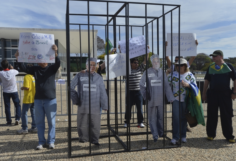 Protestos em frente ao STF. Foto: Agência Brasil