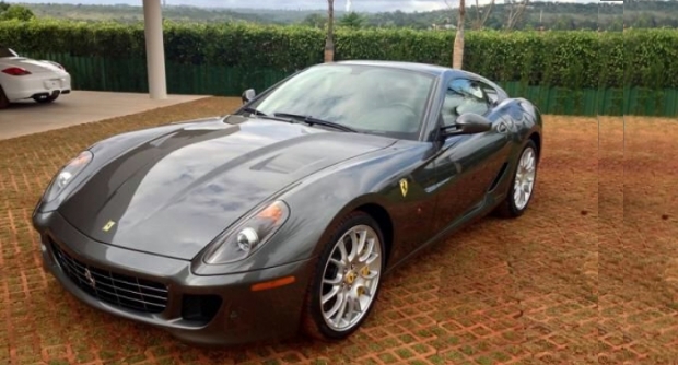 Nas redes sociais j&aacute; circulam fotos da Ferrari misteriosa investigada pela PF