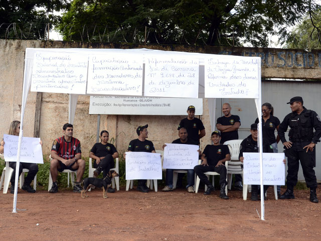Manifestantes do Socioeducativo (foto: Luan Dourado)