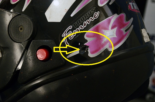 Marcas de tiro no capacete (Foto: Luan Dourado)