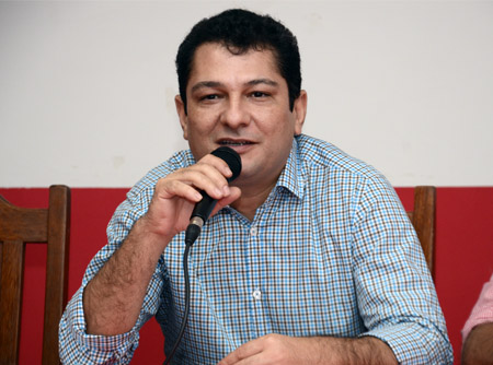 'Eu entendi que poderia contribuir mais com o nosso Pa&iacute;s e com o nosso estado militando em um partido como o PMDB', afirmou Julier Sebasti&atilde;o - Foto Luan Dourado/GazetaMT