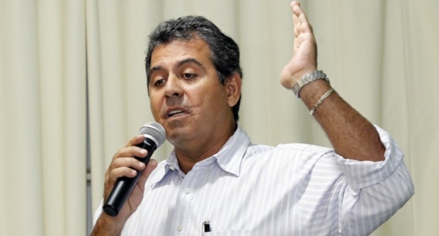 O deputado Adalto de Freitas, presidente do Solidariedade, vai comunicar decis&atilde;o ao senador Pedro Taques (PDT)