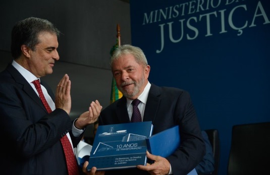 Lula fez declara&ccedil;&otilde;es durante evento em que recebem homenagem do Minist&eacute;rio da Justi&ccedil;a