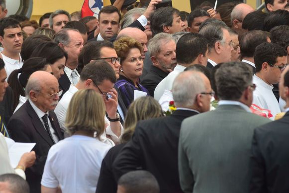 A presidente Dilma Rousseff e o ex-presidente Luiz In&aacute;cio Lula da Silva estiveram presentes na Missa Campal - Foto Ag&ecirc;ncia Brasil
