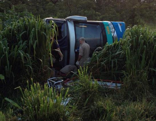O acidente aconteceu por volta de 04:30 horas, no quilômetro 215 da BR 070, próximo ao município de General Carneiro