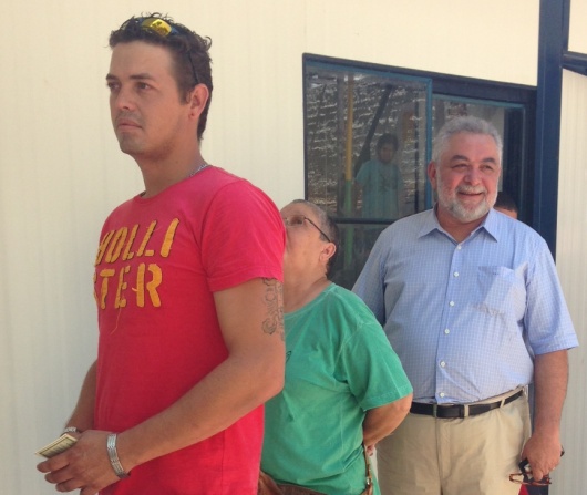 Percival Muniz enfrentou fila para votar na escola Adolfo Augusto de Moraes