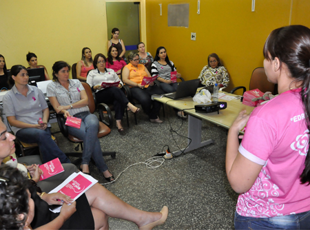 Uma palestra sobre o autoexame e a import&acirc;ncia da realiza&ccedil;&atilde;o do Papa Nicolau marcou o in&iacute;cio da campanha Outubro Rosa - Foto: GazetaMT