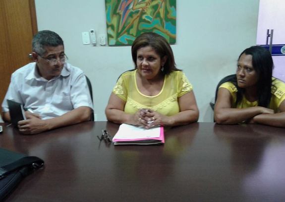 A presidente do sindicato que representa as agentes de sa&uacute;de apresentou documentos que, segundo ela, comprovariam que a situa&ccedil;&atilde;o das profissionais est&aacute; dentro da legalidade - Foto Denilson Paredes/GazetaMT  