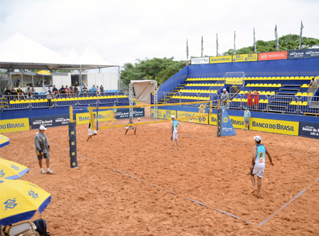Arquibancadas vazias e mist&eacute;rio sobre dinheiro aplicado marcaram evento em Rondon&oacute;polis