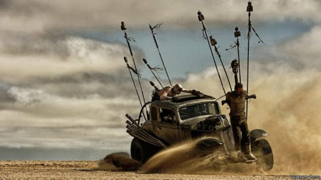Quase 150 carros, motos e caminhões foram montados para 'Mad Max: Estrada da Fúria'.