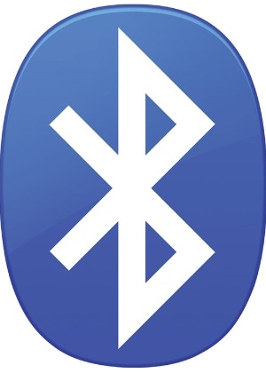 Logotipo da tecnologia Bluetooth é composto pelas letras H e B do alfabeto rúnico; os itens fazem referência ao rei viking Harald Bluetooth.